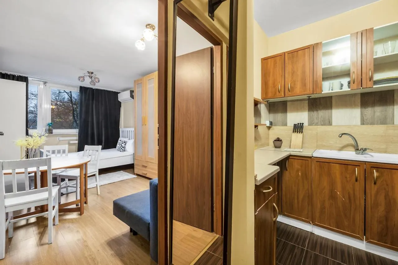 2Br Apt Metro Railwaystation Varsavia 0*,