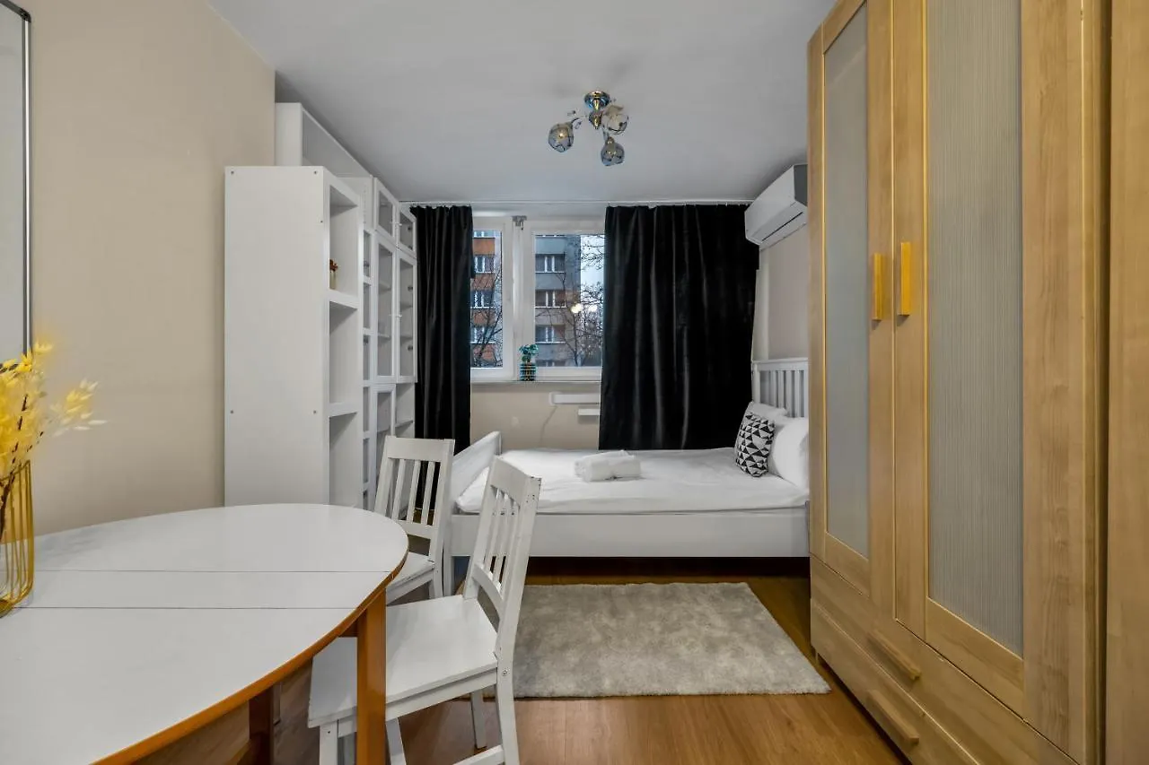 2Br Apt Metro Railwaystation Varsavia 0*,  Polonia